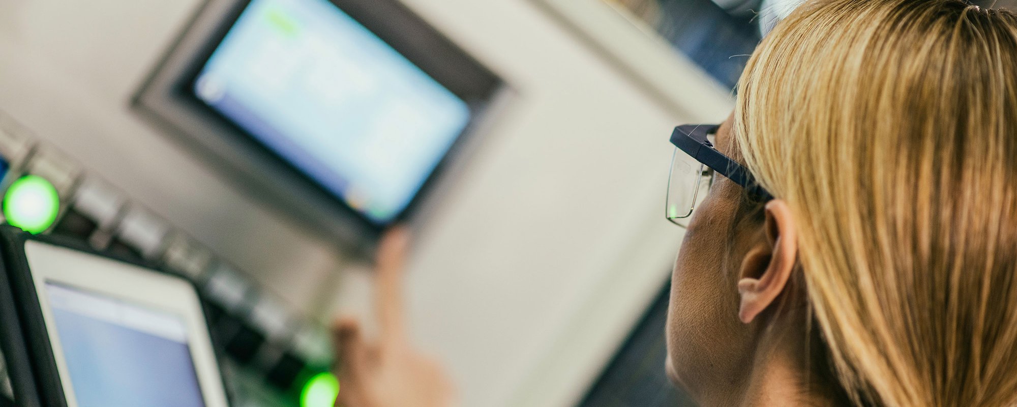 Formulare die am Shopfloor ausgefüllt werden Screens, Displays Formulare die am Shopfloor ausgefüllt werden Screens, Displays